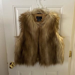 Unworn Victoria’s Secret faux fur vest - perfect for fall!